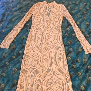 Bone mesh long sleeve dress with design